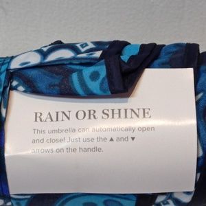 Vera Bradley Accessories - NWT Vera Bradley Umbrella in Blue Tapestry Vera Bradley Accessories - NWT Vera Bradley Umbrella in Blue Tapestry